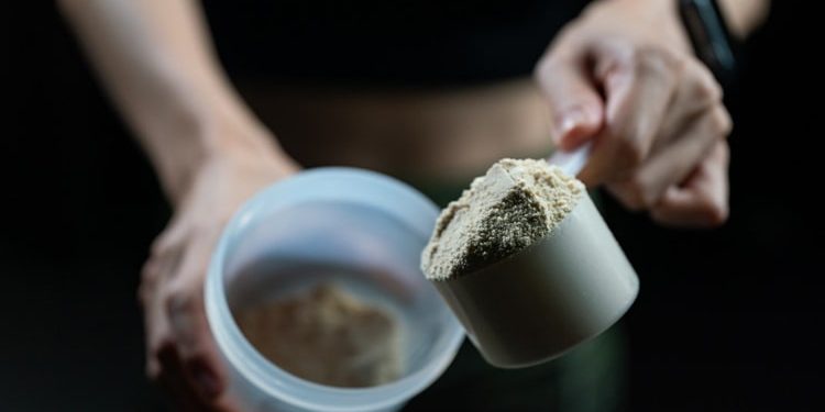 فواید و مضرات پروتئین وی