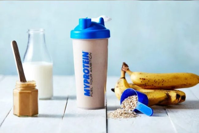 Should we consume whey protein with water or milk_ پروتئین وی را با شیر بخوریم یا آب؟