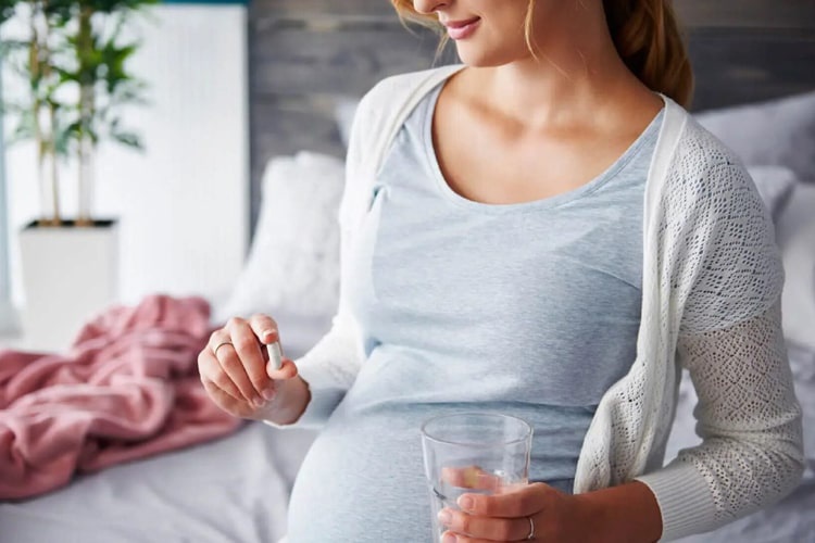 سه ماه اول بارداری چه قرصی بخوریم؟